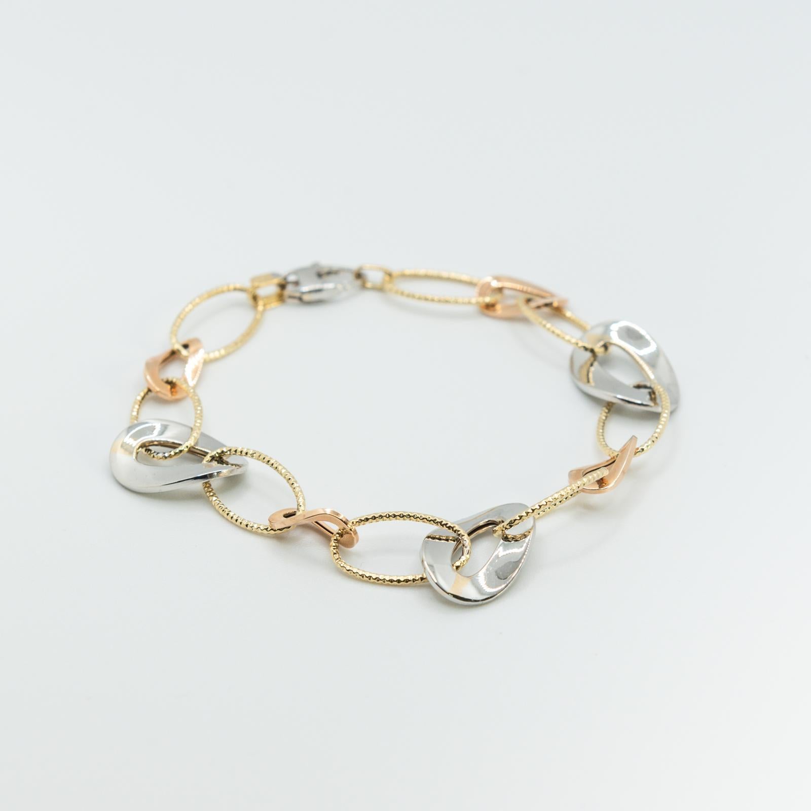 Bracciale Island